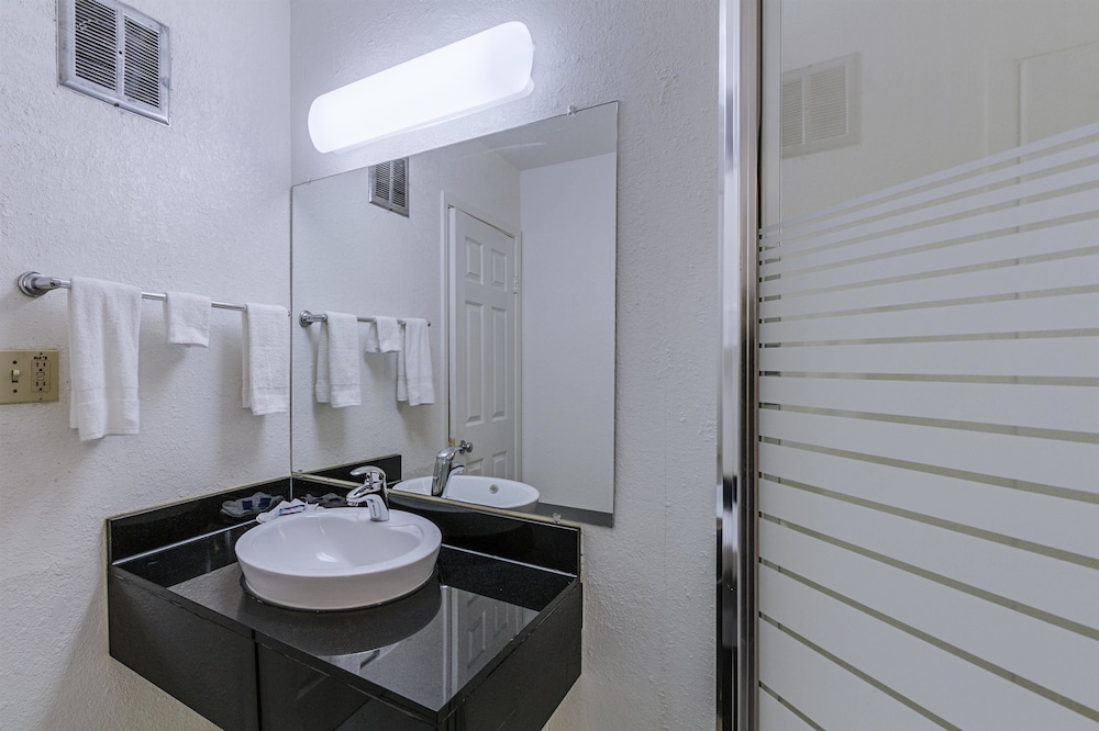 Motel6 Oshkosh, WI 15/67