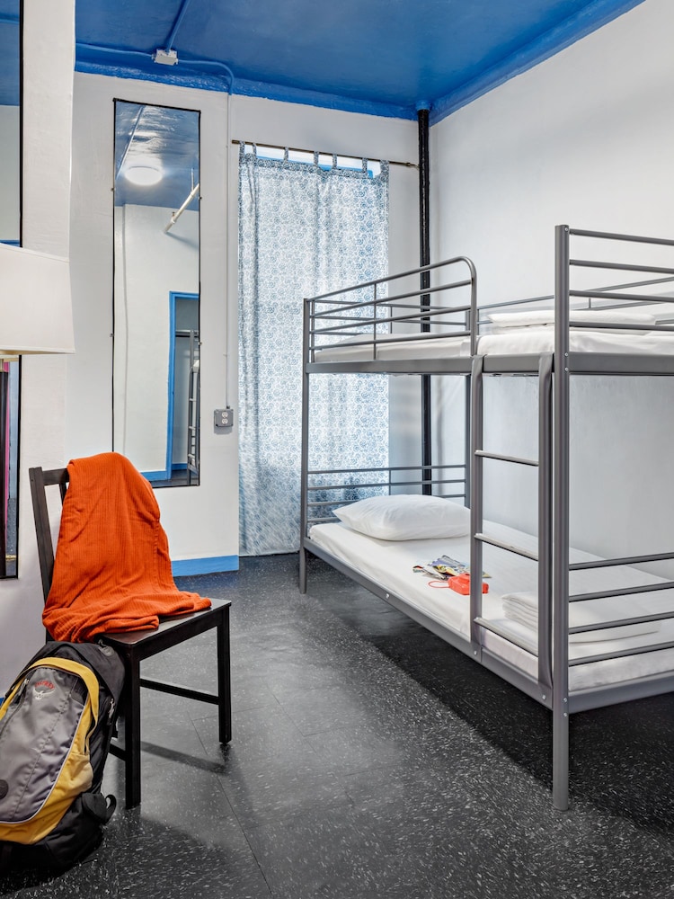 Central Park West Hostel 13/30