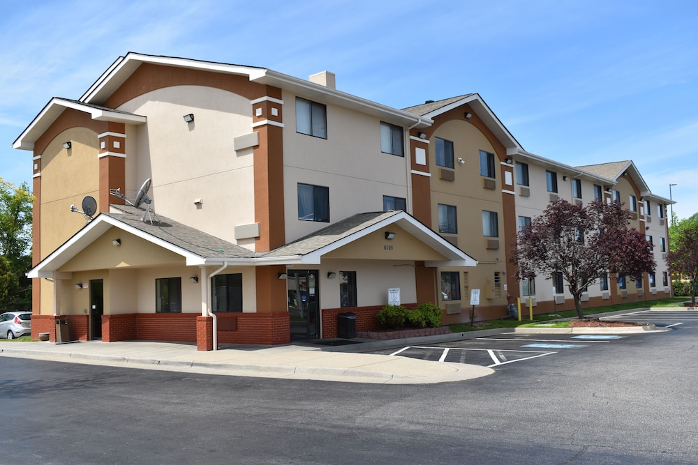 Super 8 by Wyndham Newport News/Jefferson Ave. 1/36