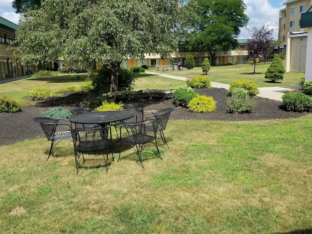 Wilkes Barre Inn And Suites 45/50