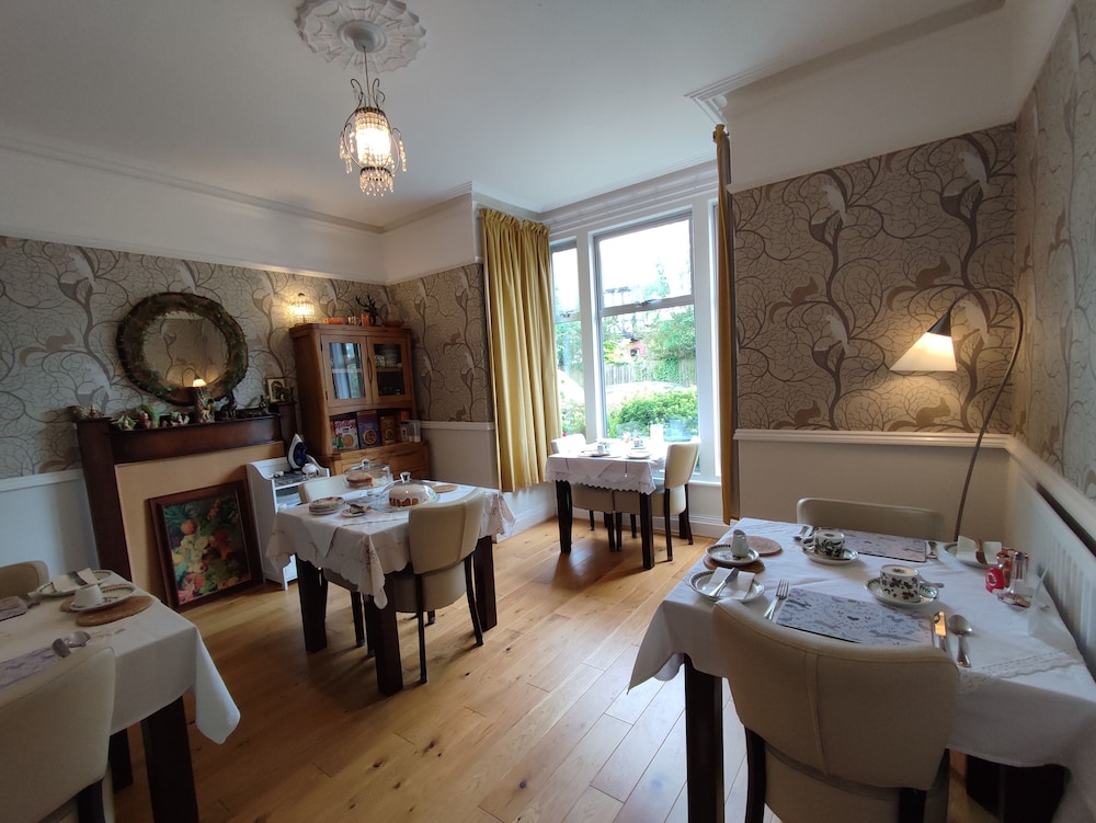 Anton Guest House Bed and Breakfast 35/50