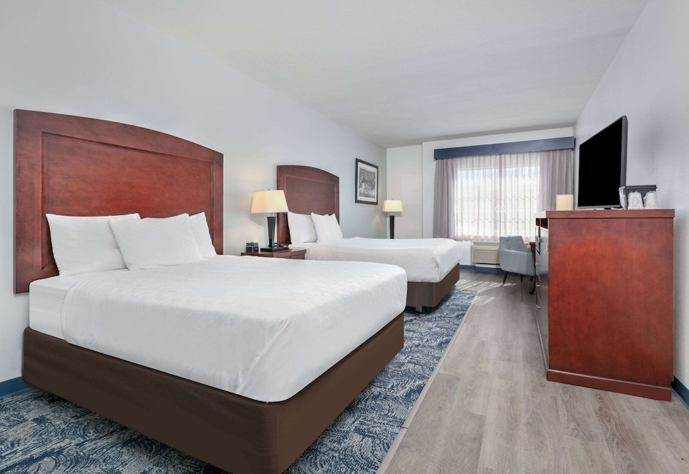 Room, 2 Queen Beds, Accessible, La Quinta Inn & Suites by Wyndham Fort Worth NE Mall 2/7