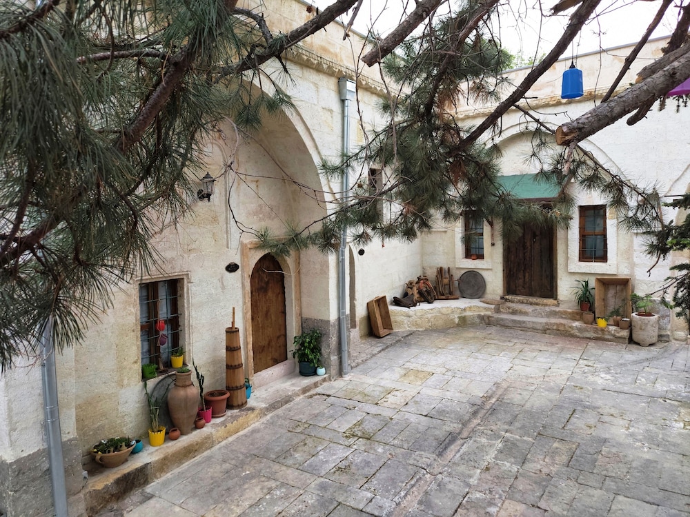Armesos Cave Hotel 35/50