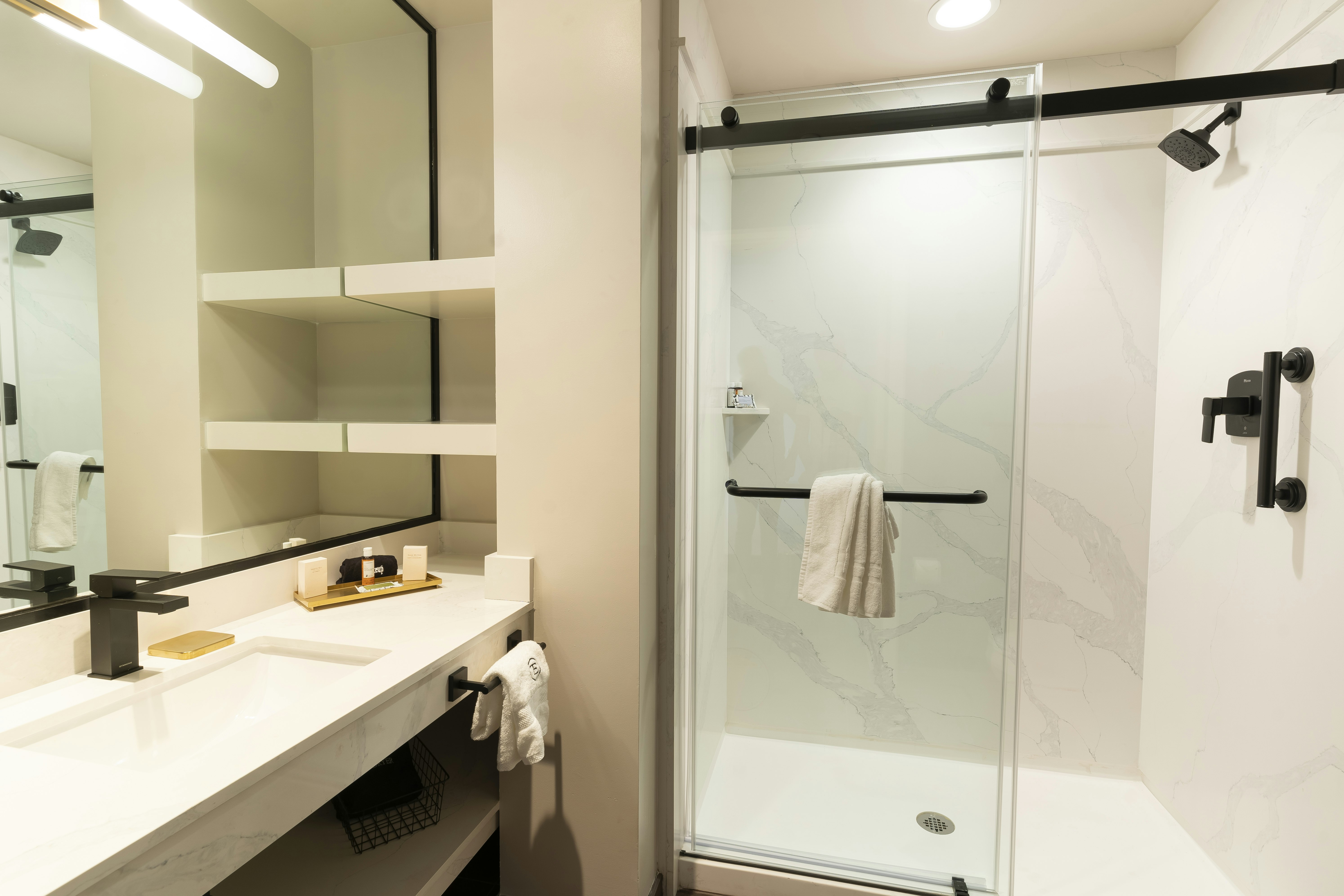 SUPERIOR, KING BED, ACCESSIBLE
