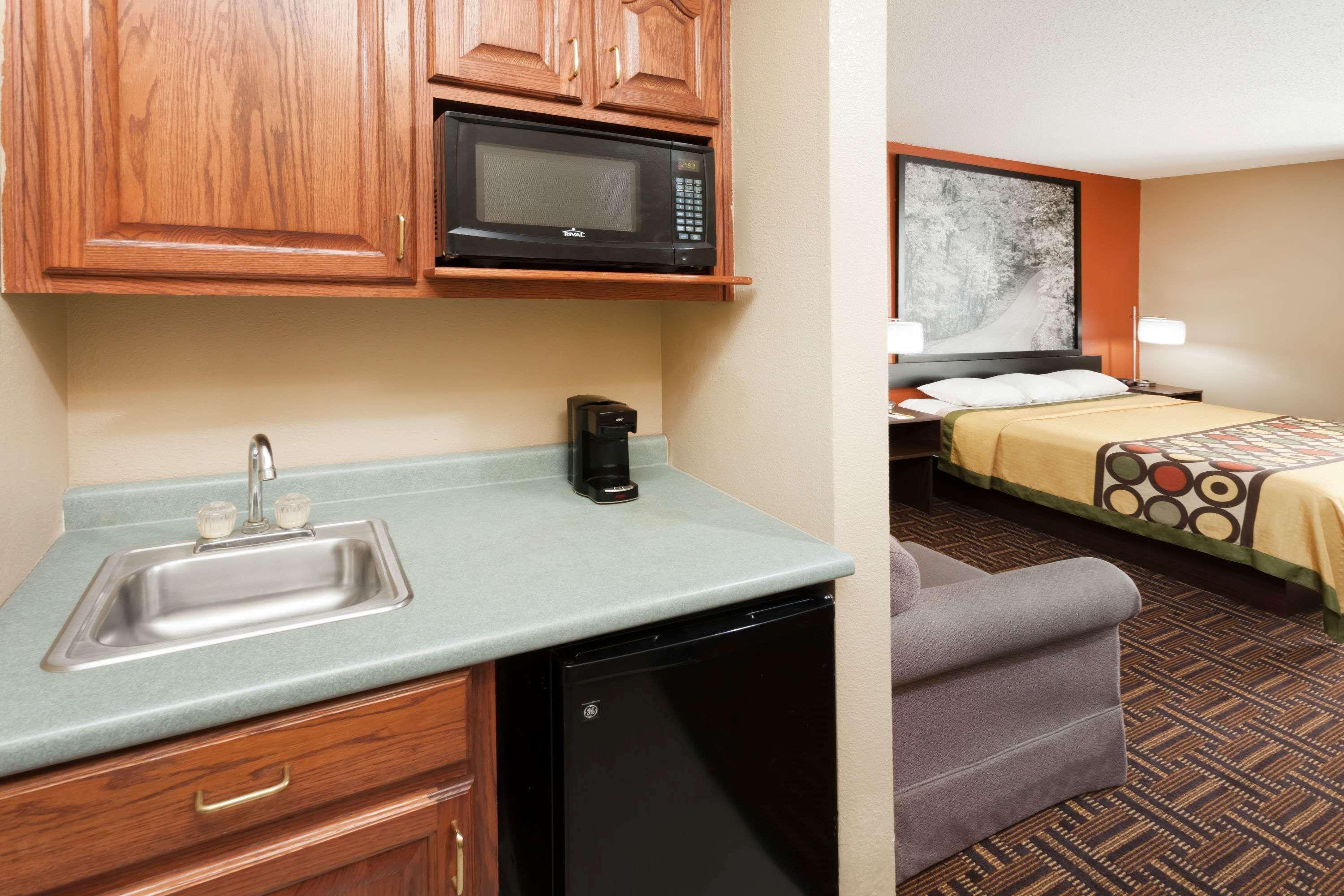 Super 8 by Wyndham Rochester IN 14/16