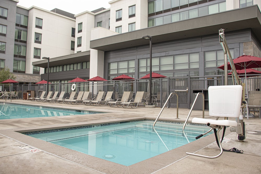 Hampton Inn Long Beach Airport 33/67