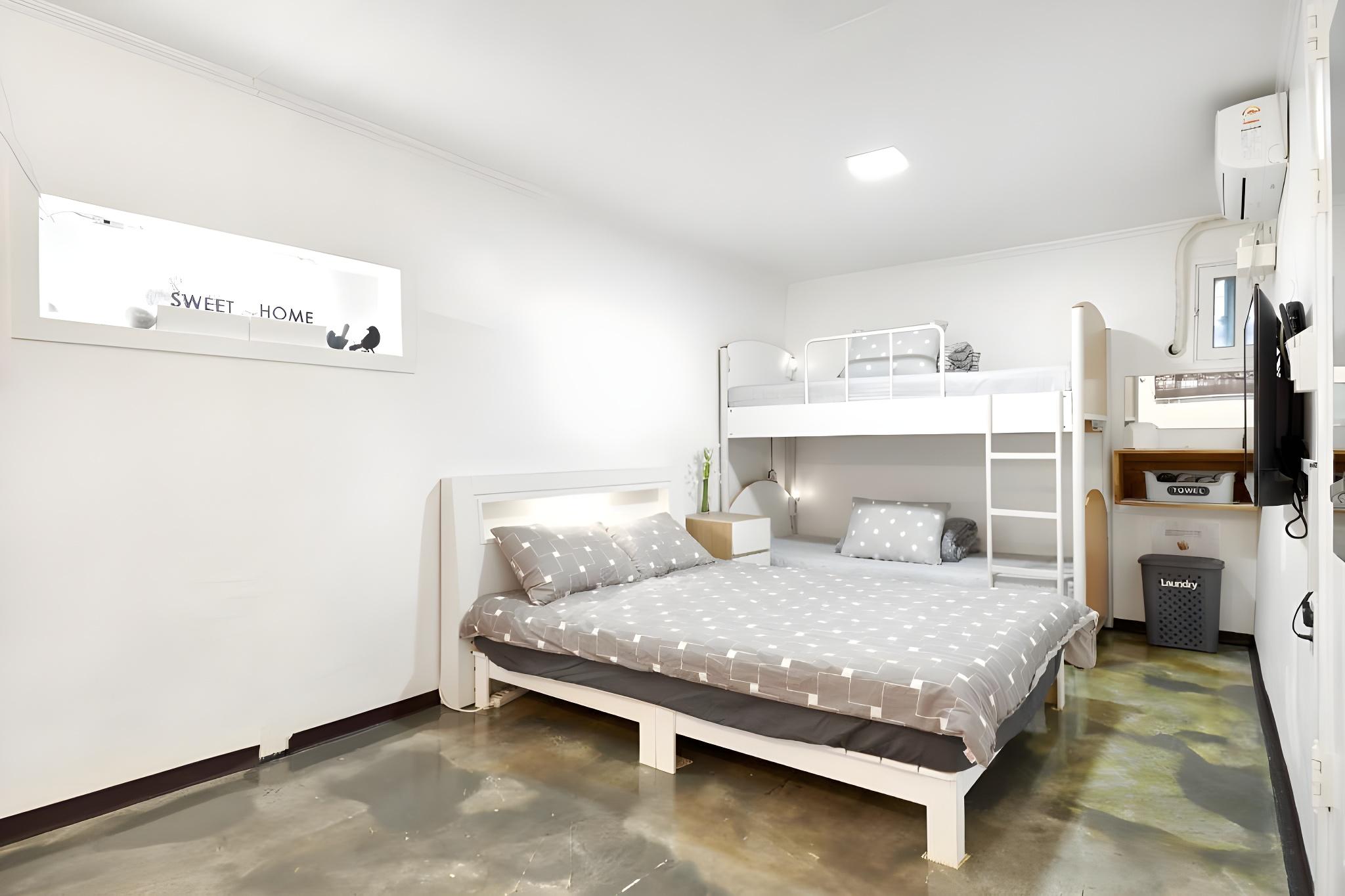 Female Dorm, Single