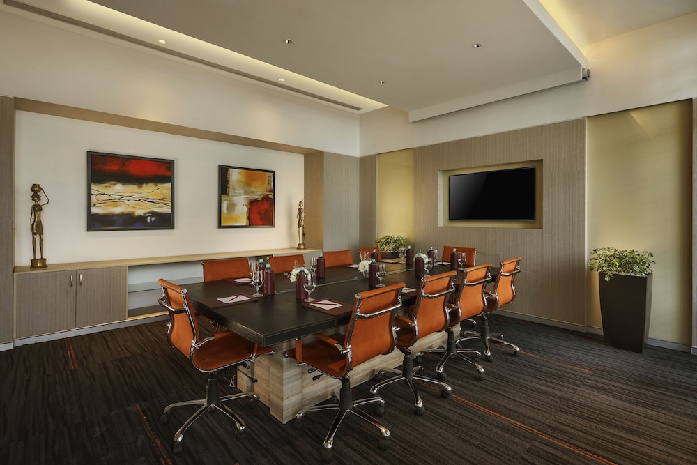 Sandal Suites Op. By Lemon Tree Hotels 40/50