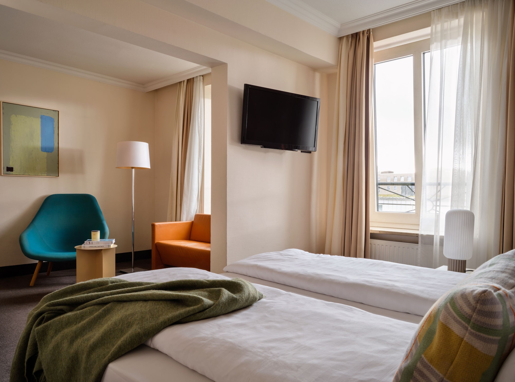 SIGNATURE, TWIN BEDS
