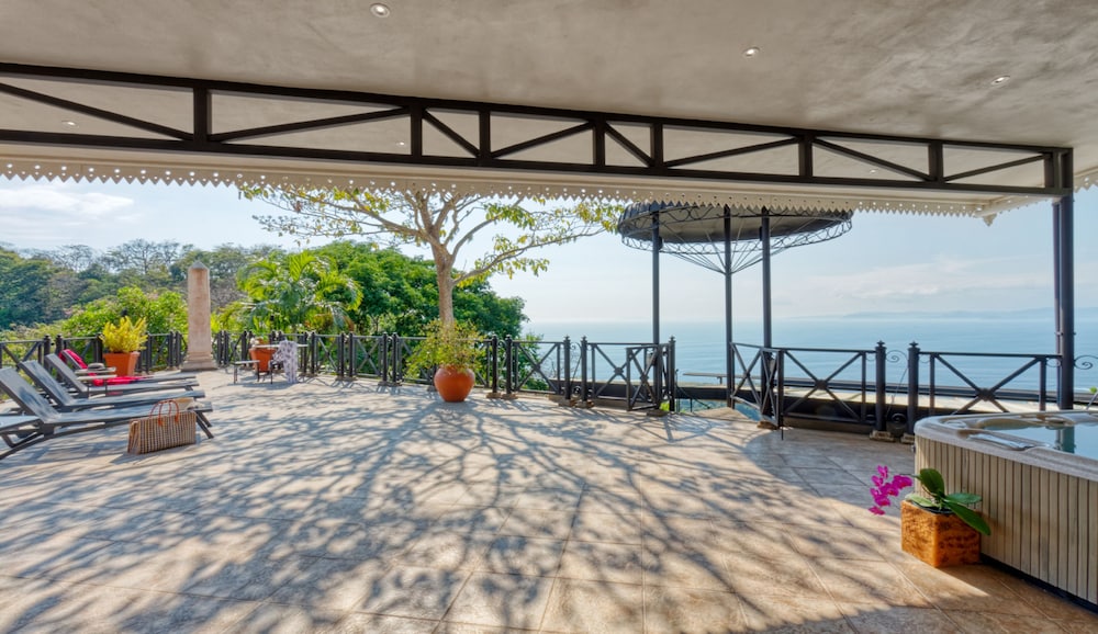Villa Caletas Hotel 36/41