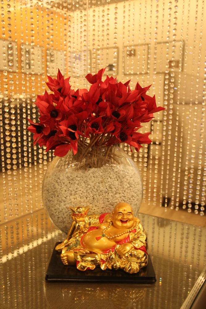 EMBLEM HOTEL photo3