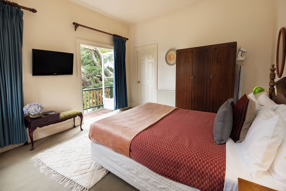 LEURA HOUSE 18/65
