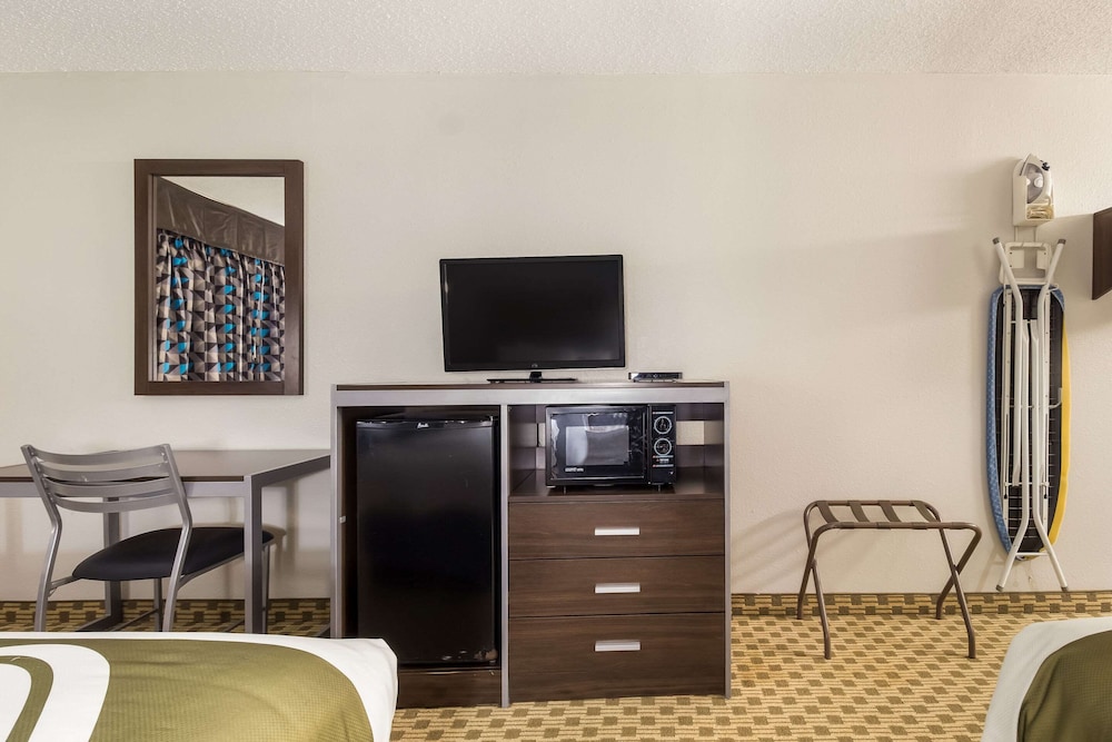 Quality Inn Madisonville TX 33/41