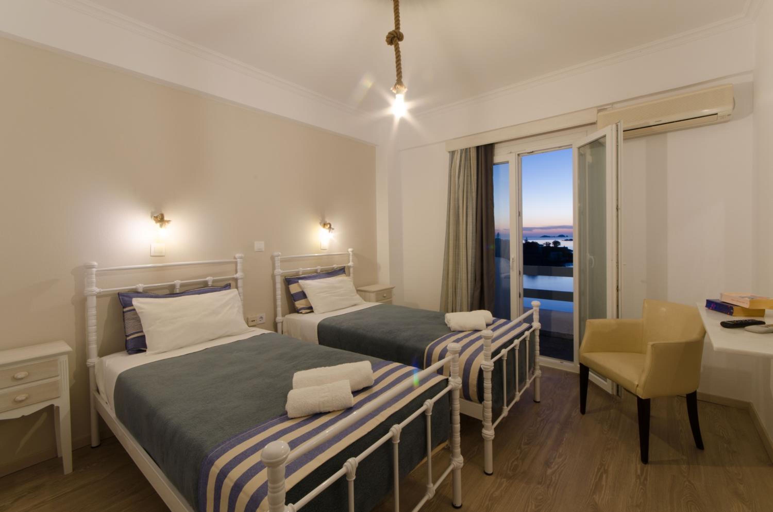 غرفة قياسية بسرير مزدوج أو سريرين منفصلين بإطلالة على البحر، Nikolas Hotel 3/9