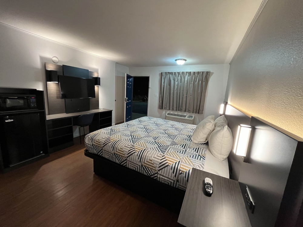 Motel6 Junction, TX - Llano River 24/60