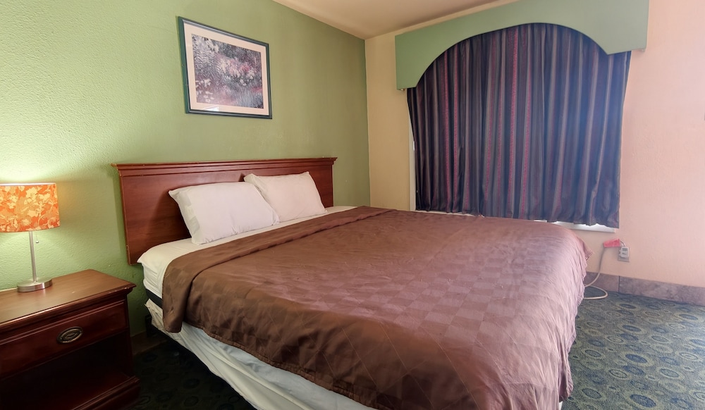 غرفة بسرير كينج لغير المدخنين، Sunset Lodge Elgin near US 290 by Hotel O 6/10