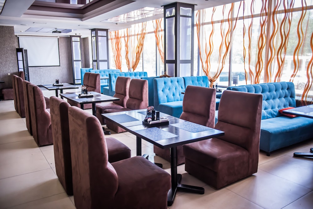 G Empire Hotel 57/66