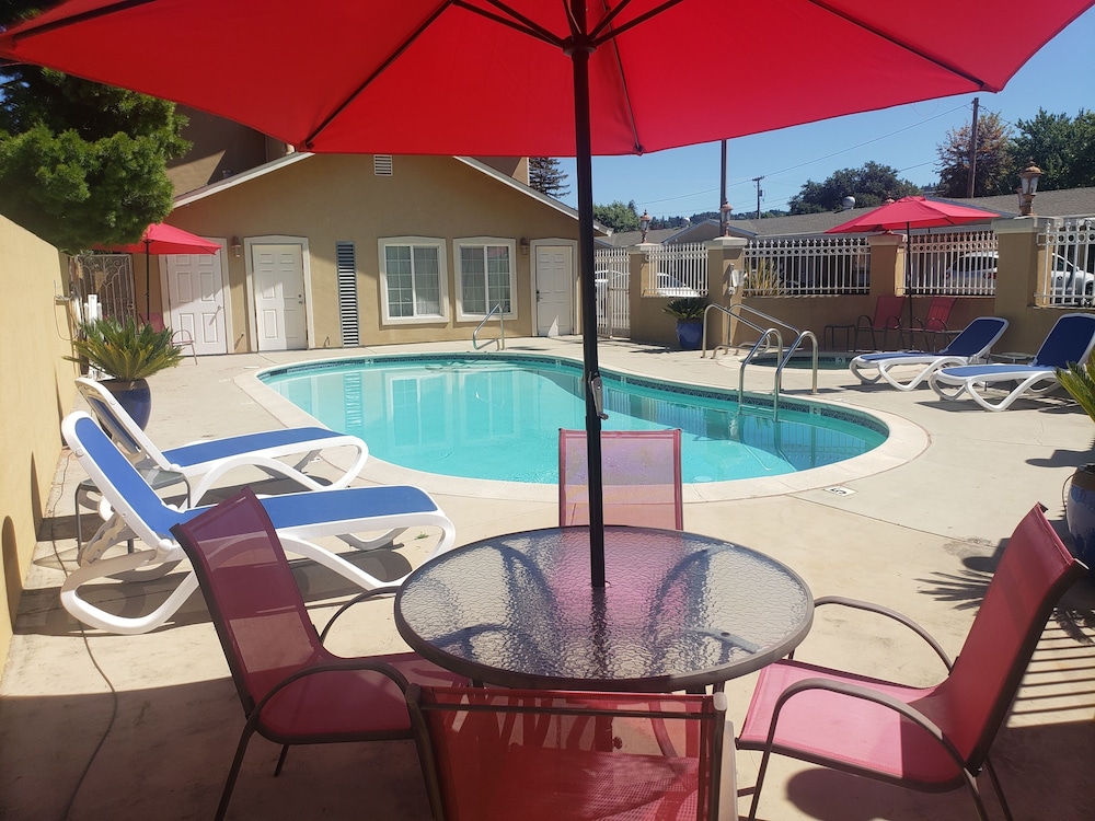 Fairview Inn And Suites Healdsburg 41/65