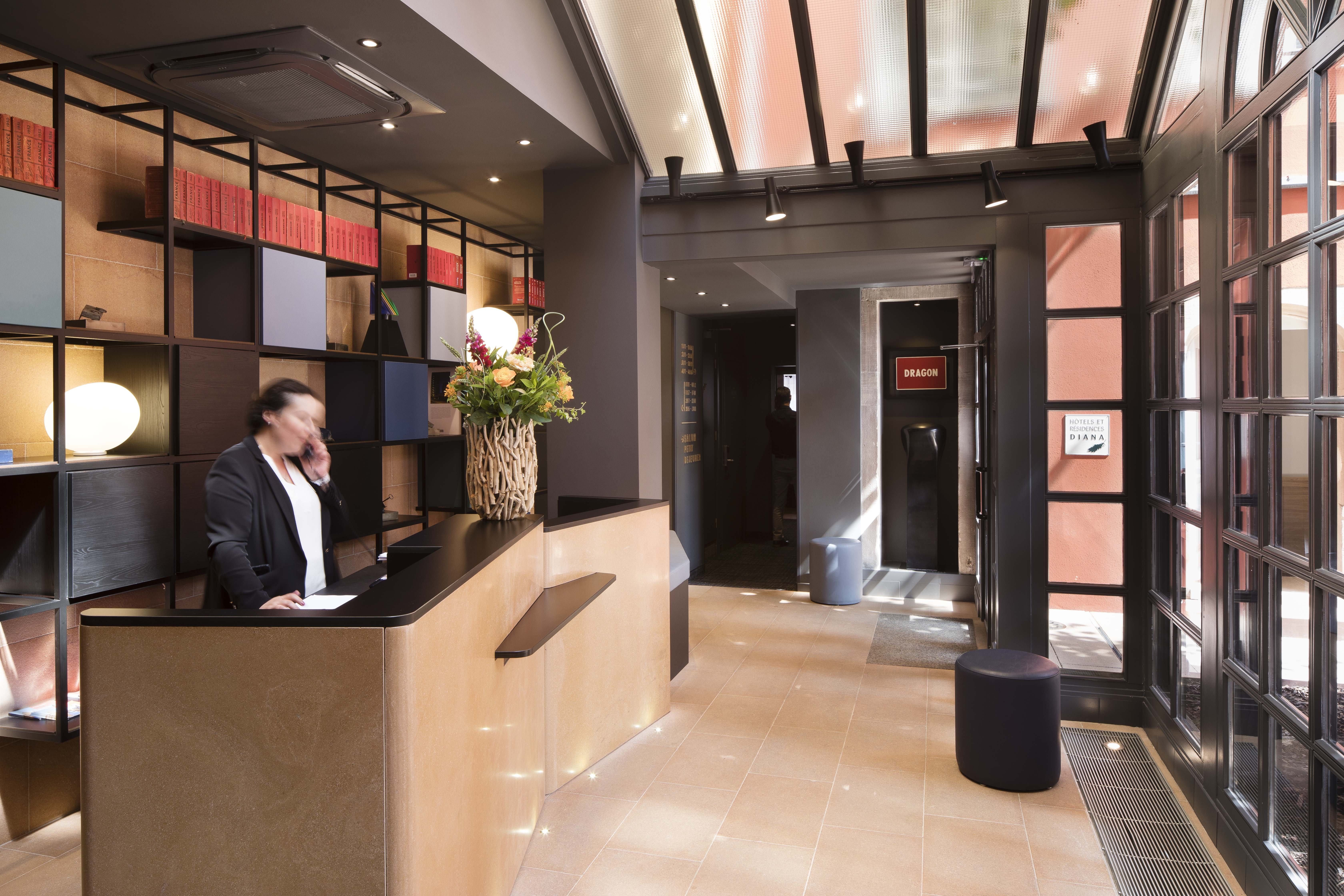 Hotel Du Dragon 4/36