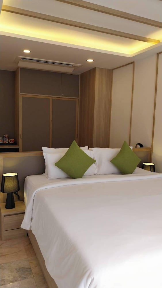 DELUXE, DOUBLE BED