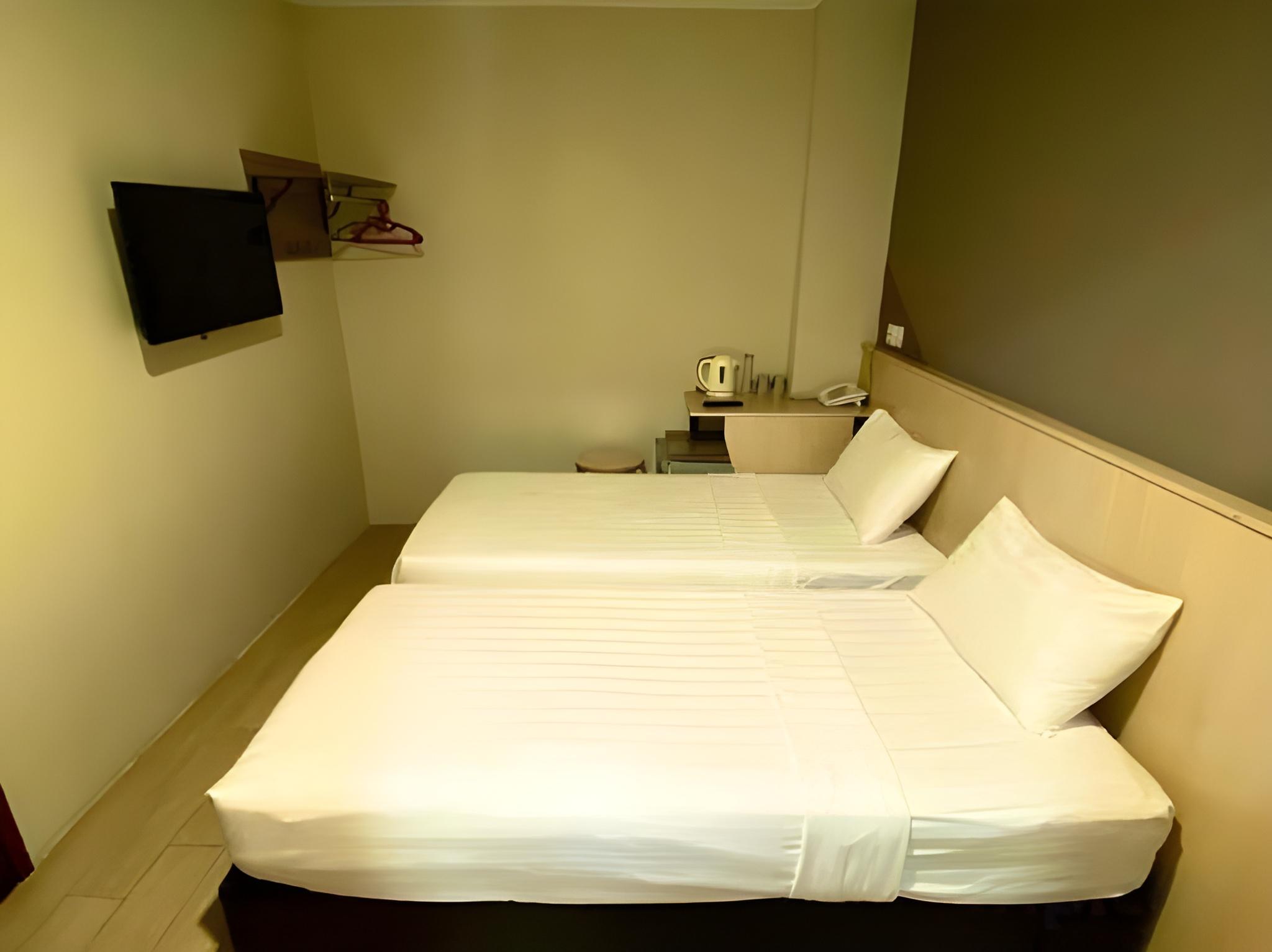 Standard, Twin Beds, No Window