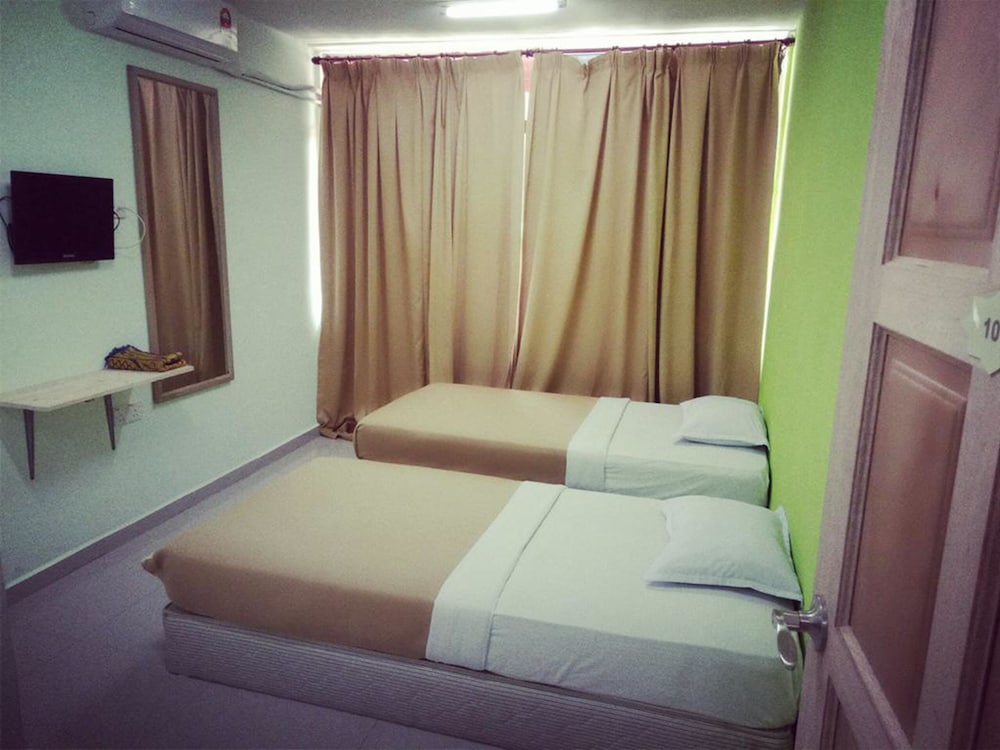 ROOM, TWIN BEDS