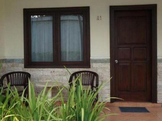 Adisurya Hotel 4/14