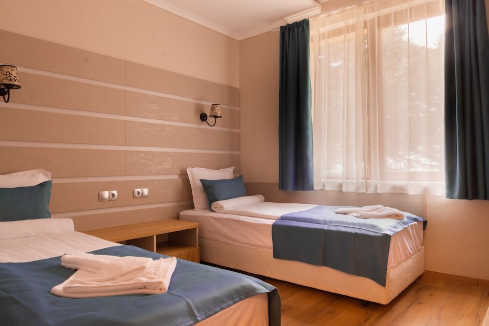 2 BEDROOMS, DELUXE, APARTMENT, GARDEN VIEW