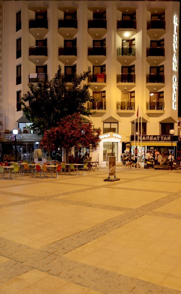 Ridvan Hotel 11/69