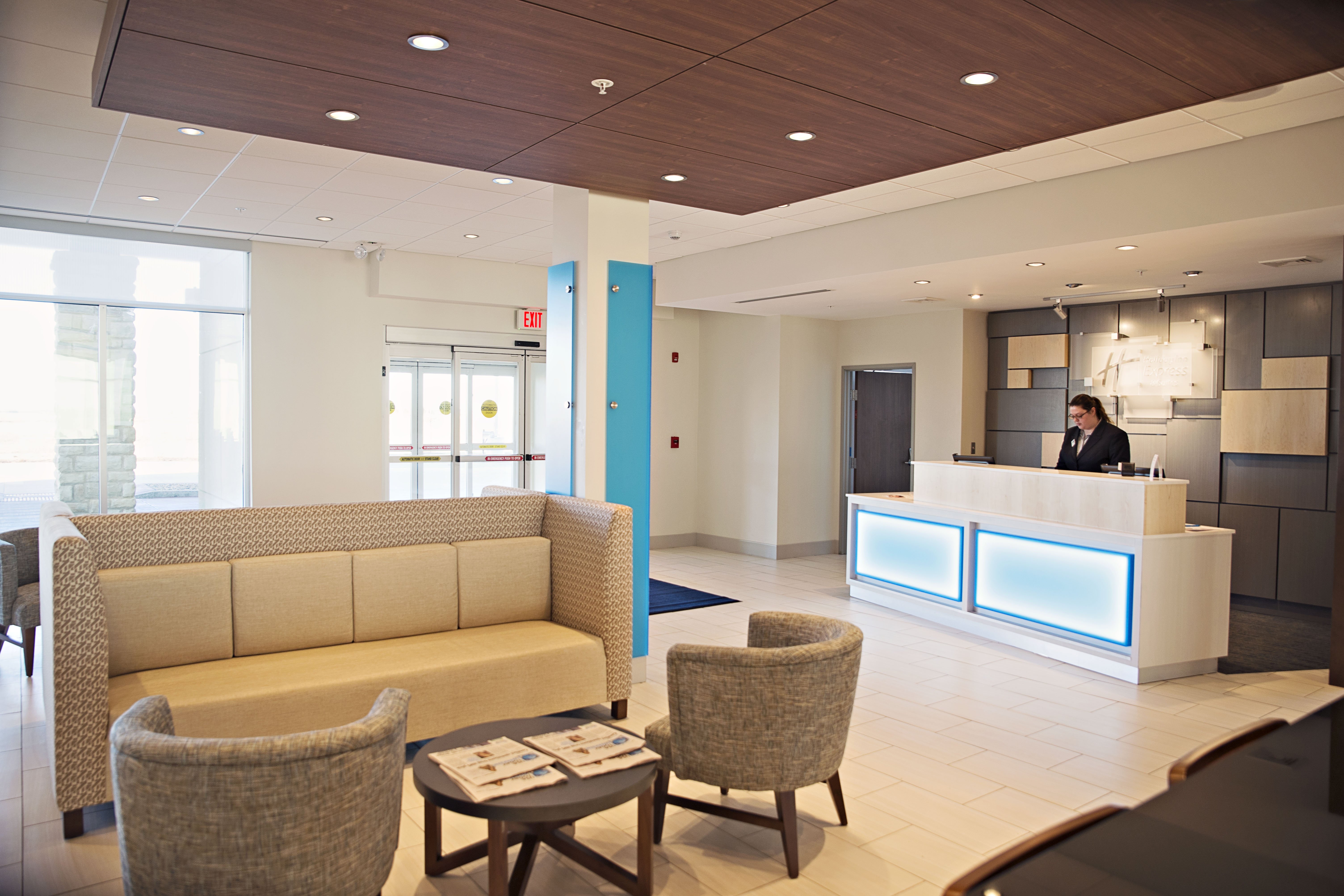 HOLIDAY INN EXPRESS & SUITES STERLING 12/56