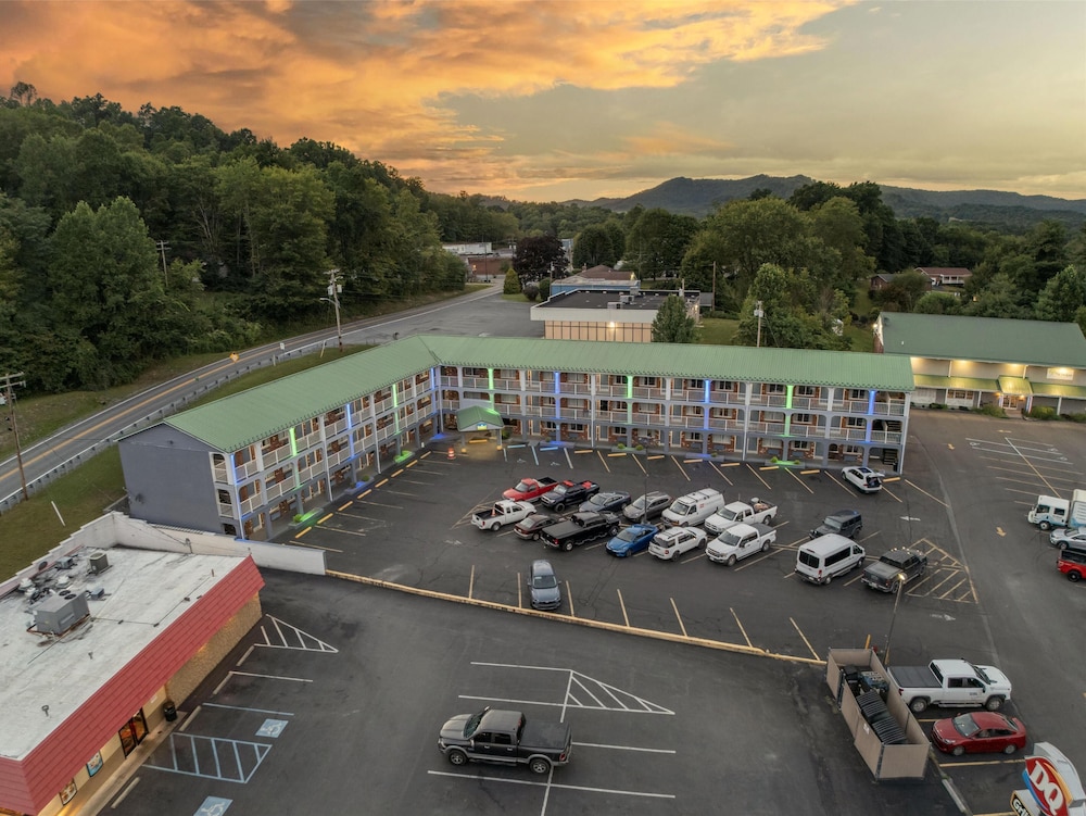 SureStay Hotel by Best Western Summersville 41/50