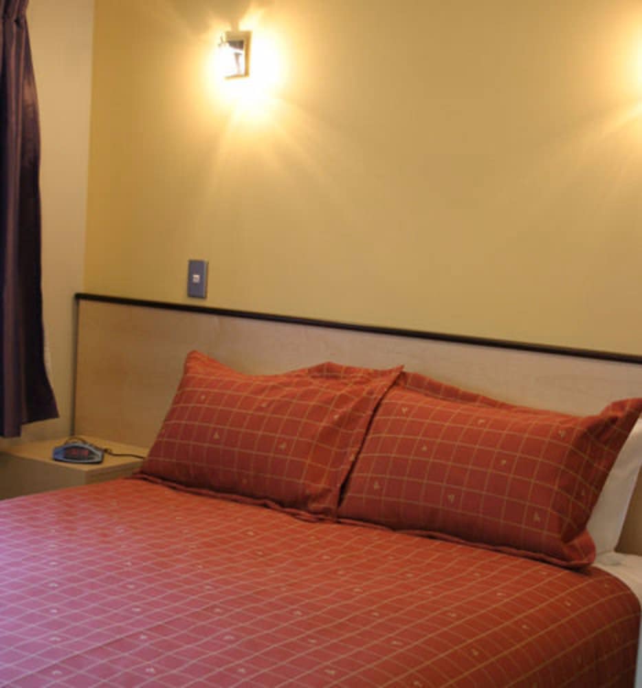 Athena Motel & Apartments 34/48