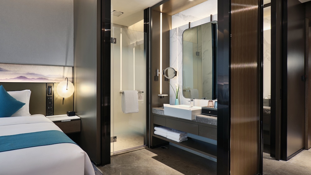 Crowne Plaza Wuhan Development Zone 17/82