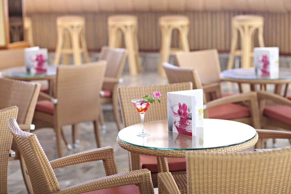 Clumba Hotel 35/50