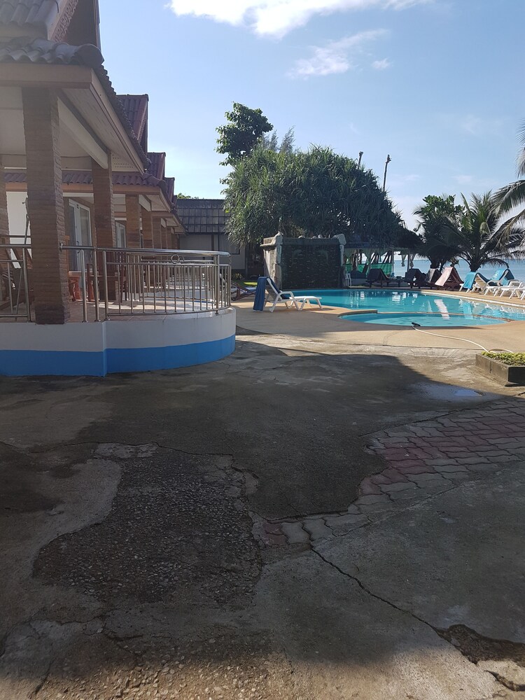 LANTA PARADISE BEACH RESORT 43/60