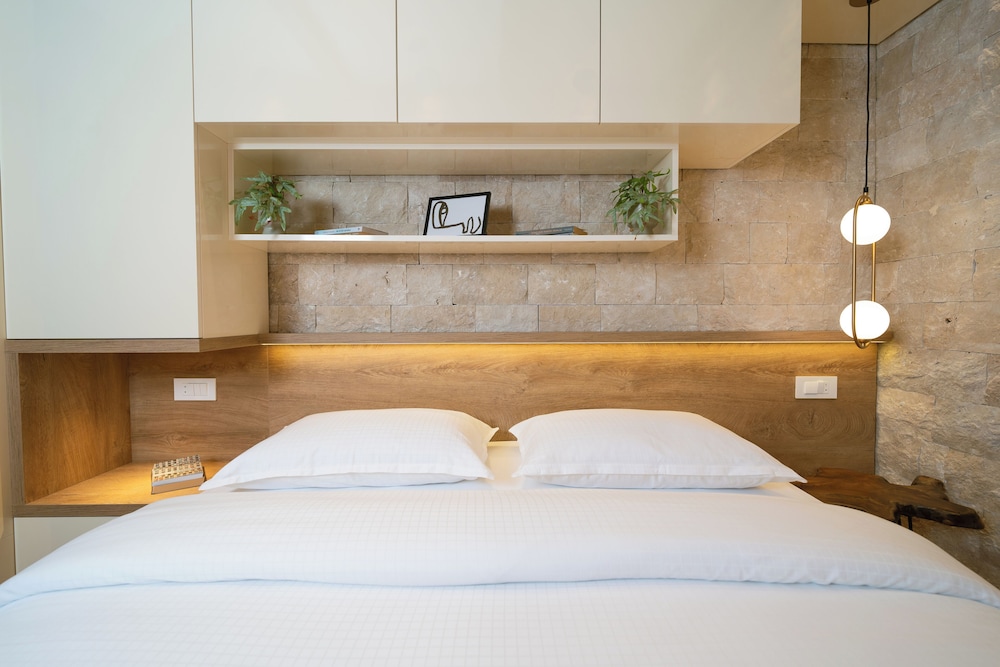 شقة بسرير كوين بإطلالة على الحديقة بشرفة بغرفة نوم واحدة، Apartments 42 North 5/5