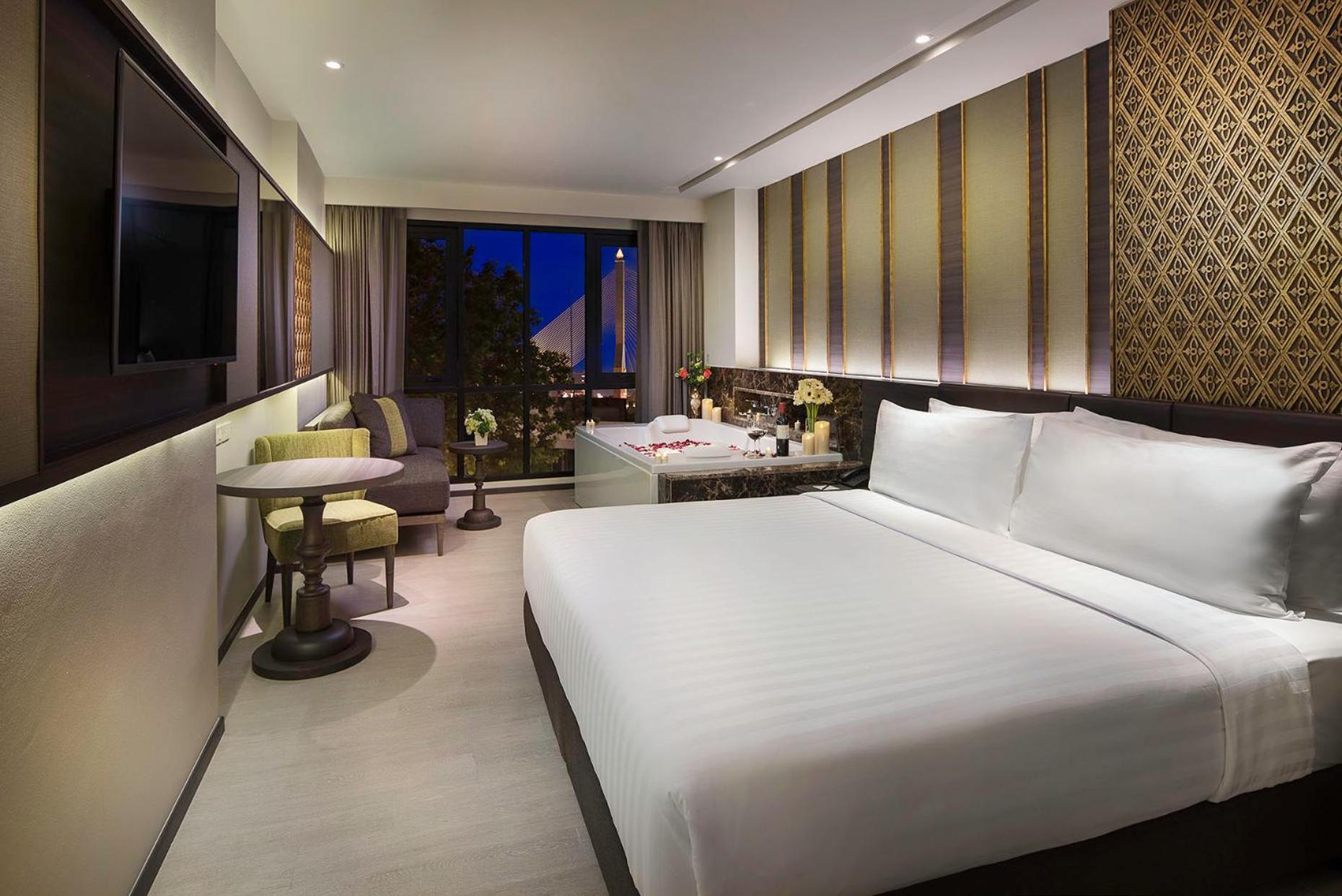 Premier, Double Bed, Street View