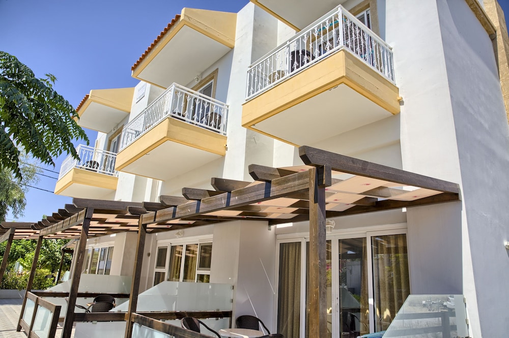 Alia Luxury Suites and Spa 6/169