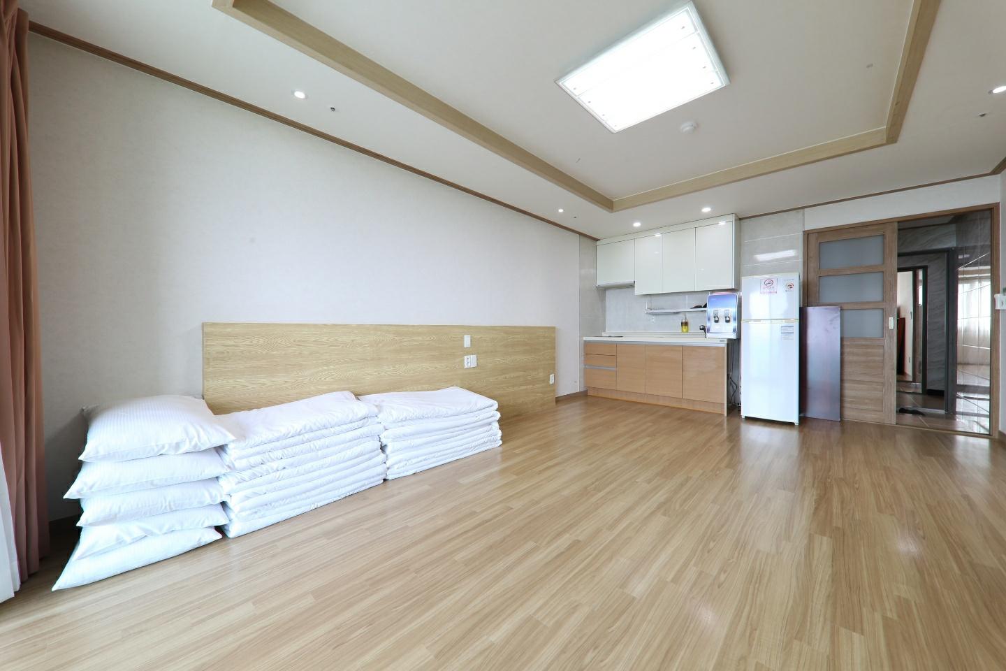 Korean, Twin Beds, Private Bathroom