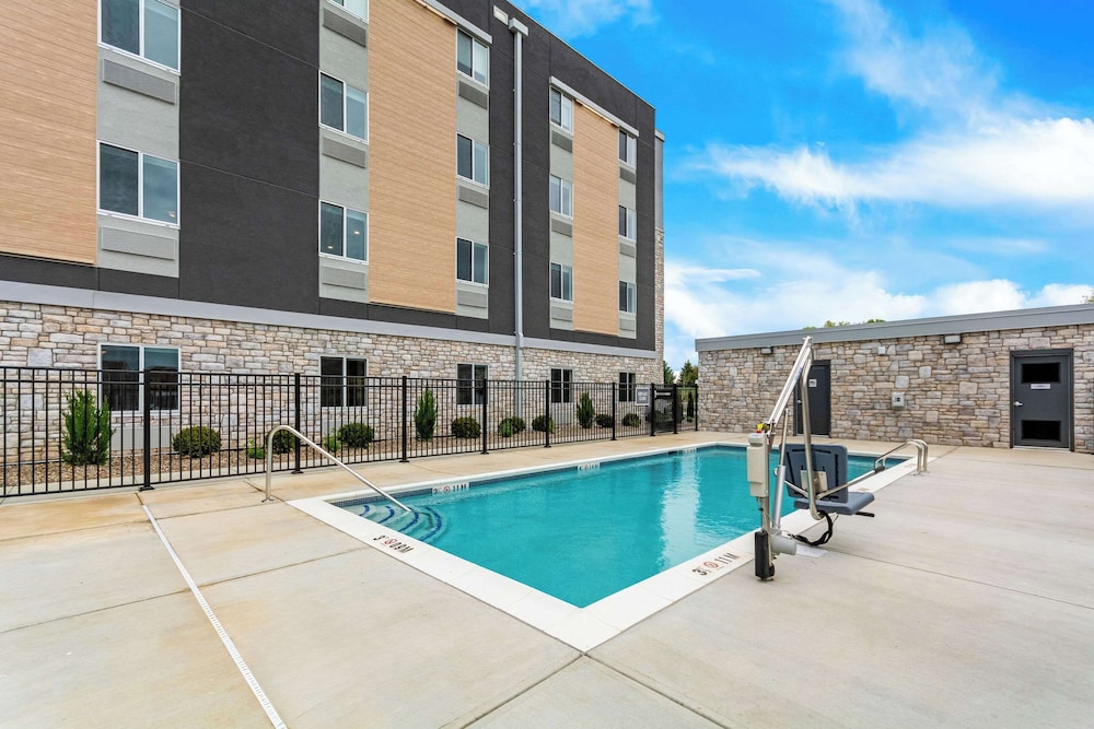 Everhome Suites Lexington - Horse Park 30/36