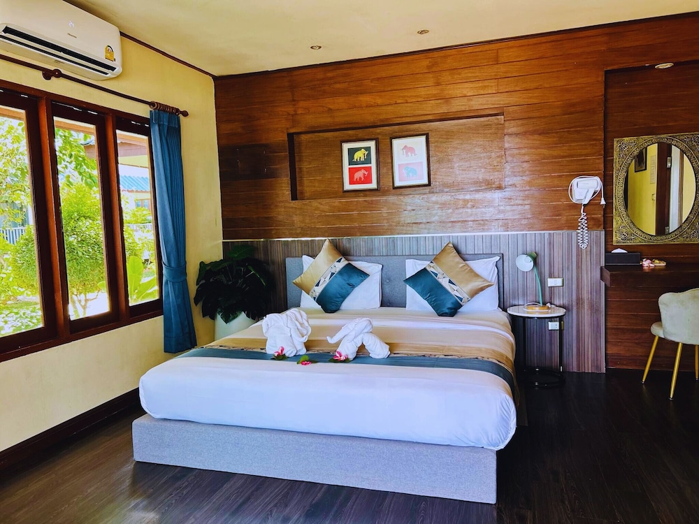 BUNGALOW, BEACH FRONT