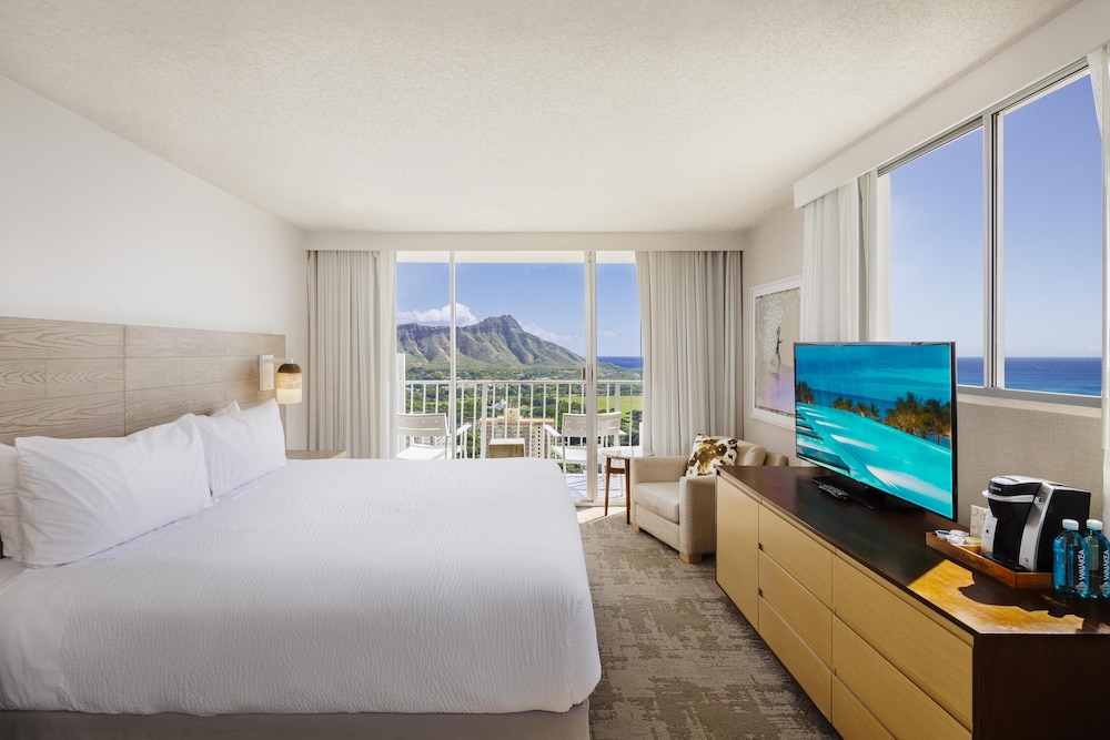 ROOM, KING BED, WAIKIKI MOUNTAIN VIEW
