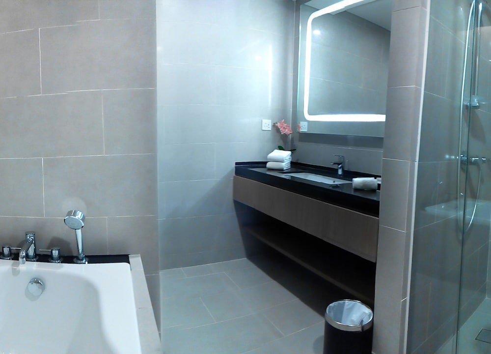 GAMMARA HOTEL MAKASSAR 15/70