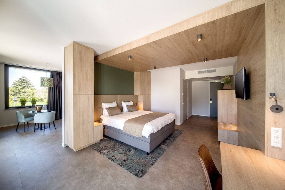 Suite, King Bed, Balcony
