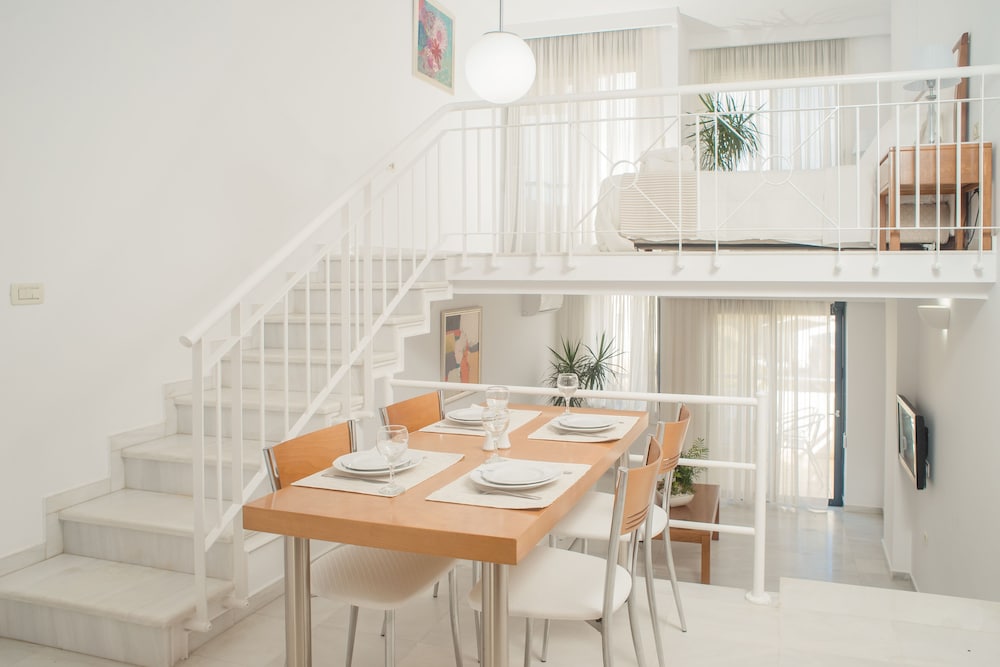 Elizabeth Suites 35/50