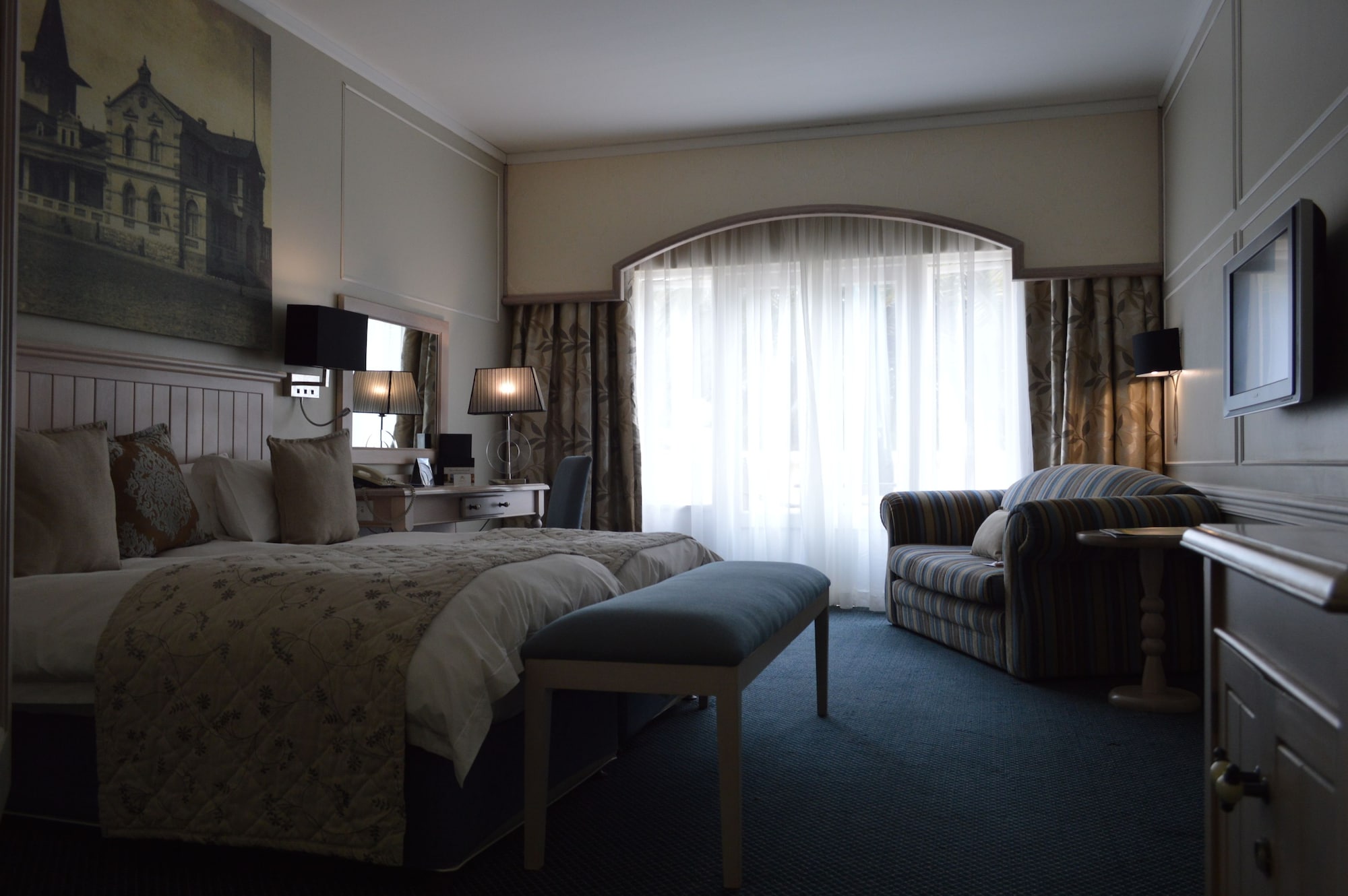 FAMILY, TWIN BEDS