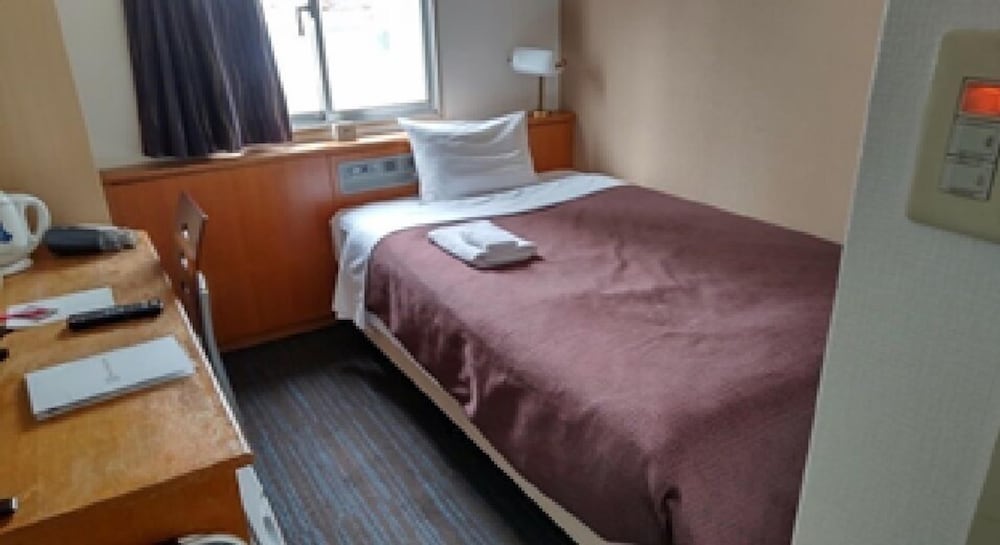 SEMI ROOM, SEMI DOUBLE BED