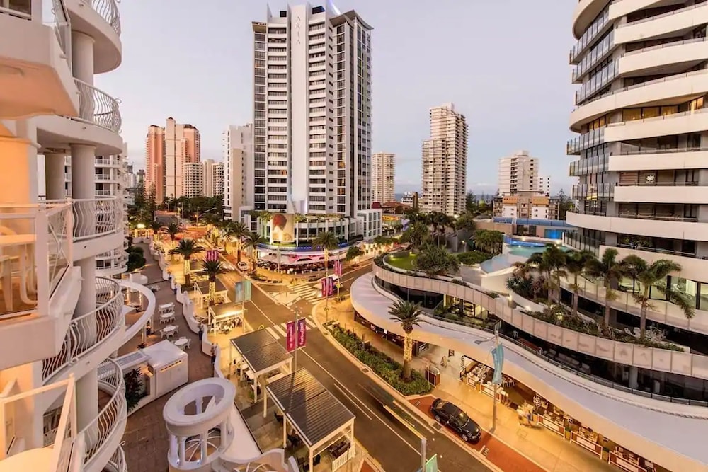 Broadbeach Holiday Apartments 38/50