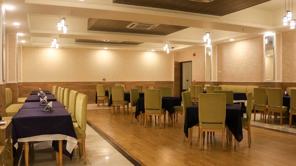 Dee Marks Hotel Resorts 57/66