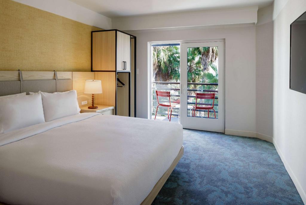 Suite, King Bed, Ocean View, Sofa, French Balcony, Accessible